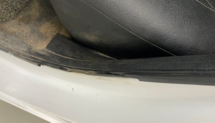 2018 Renault Kwid RXT 0.8 (O), Petrol, Manual, 64,492 km, Rear left door - Beading has minor damage