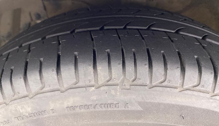 2016 Maruti Ciaz ZDI+ SHVS, Diesel, Manual, 99,178 km, Left Front Tyre Tread