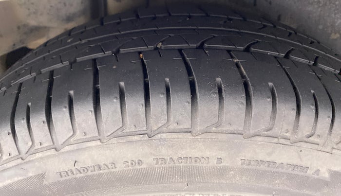 2016 Maruti Ciaz ZDI+ SHVS, Diesel, Manual, 99,178 km, Right Rear Tyre Tread