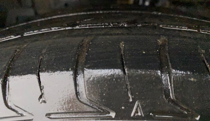 2012 Maruti Swift Dzire VDI, Diesel, Manual, 97,358 km, Left Front Tyre Tread