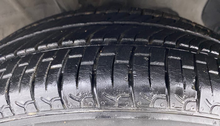 2018 Hyundai NEW SANTRO ASTA 1.1 MT, Petrol, Manual, 5,477 km, Right Front Tyre Tread