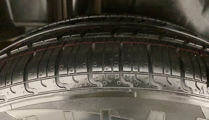 2016 Maruti Ciaz SHVS VDI, Diesel, Manual, 88,629 km, Right Rear Tyre Tread