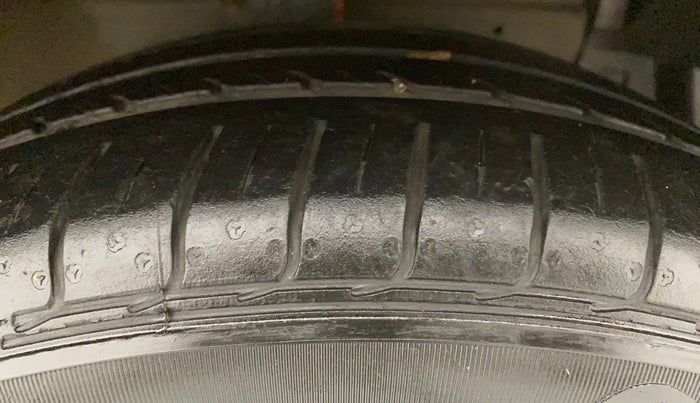 2016 Maruti Ciaz SHVS VDI, Diesel, Manual, 88,629 km, Right Front Tyre Tread