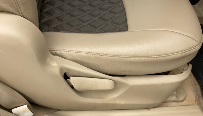 2016 Maruti Ertiga VDI SHVS, Diesel, Manual, 76,913 km, Second-row right seat - Seat side trim has minor damage