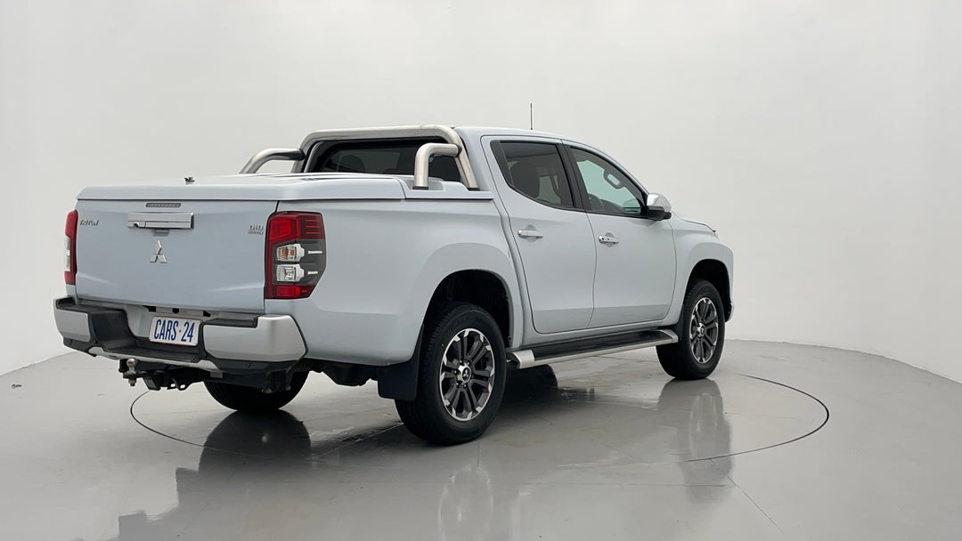 Right Back Diagonal (45- Degree) View