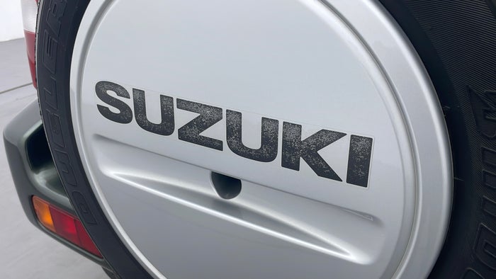 SUZUKI JIMNY-Monogram/Logo Rear Faded