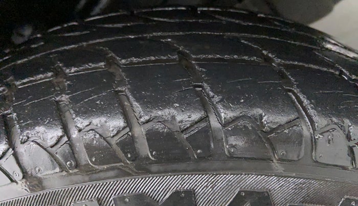 2010 Maruti Wagon R 1.0 LXI, Petrol, Manual, 25,943 km, Left Rear Tyre Tread