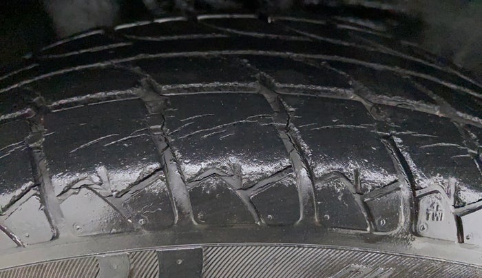 2010 Maruti Wagon R 1.0 LXI, Petrol, Manual, 25,943 km, Left Front Tyre Tread