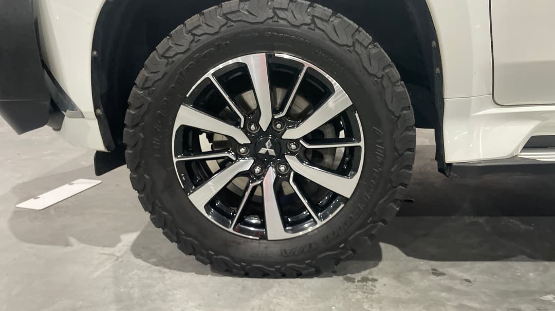 2018 Mitsubishi Pajero Sport Gls (4x4) 7 Seat, Automatic, 131376 km, Left Front Wheel