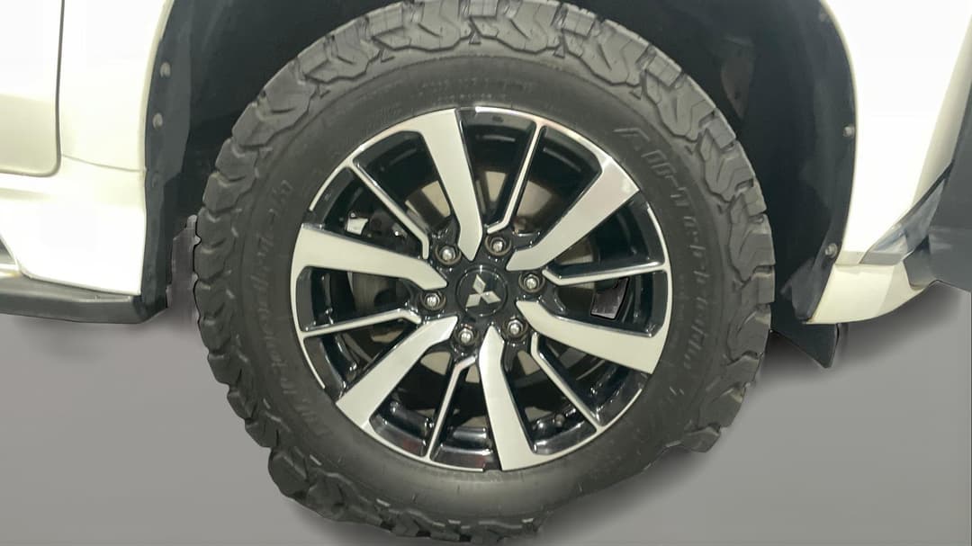 2018 Mitsubishi Pajero Sport Gls (4x4) 7 Seat, Automatic, 131376 km, Right Front Wheel