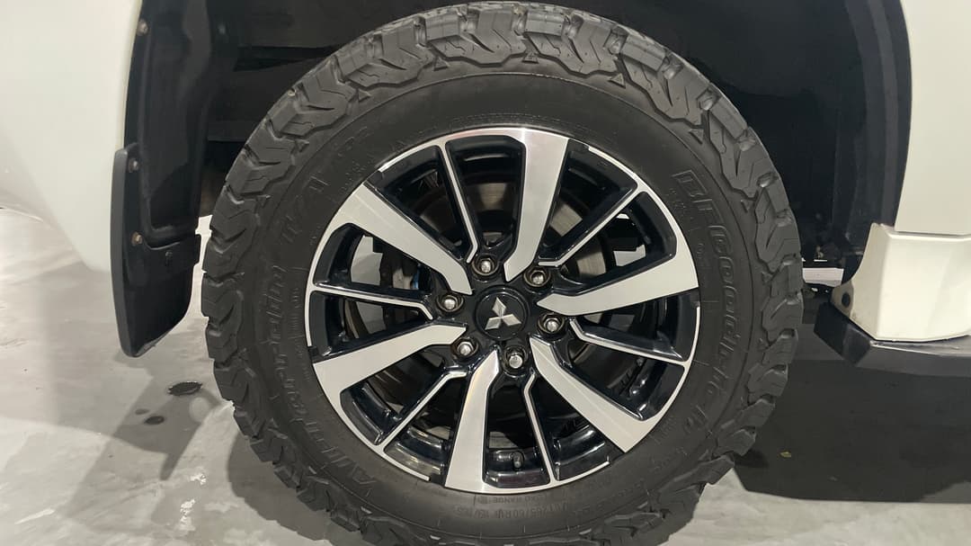 2018 Mitsubishi Pajero Sport Gls (4x4) 7 Seat, Automatic, 131376 km, Right Rear Wheel
