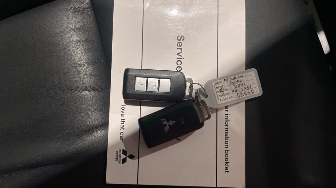 2018 Mitsubishi Pajero Sport Gls (4x4) 7 Seat, Automatic, 131376 km, Key Close-up