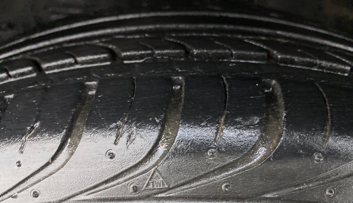 2012 Toyota Etios G, Petrol, Manual, 62,781 km, Left Front Tyre Tread