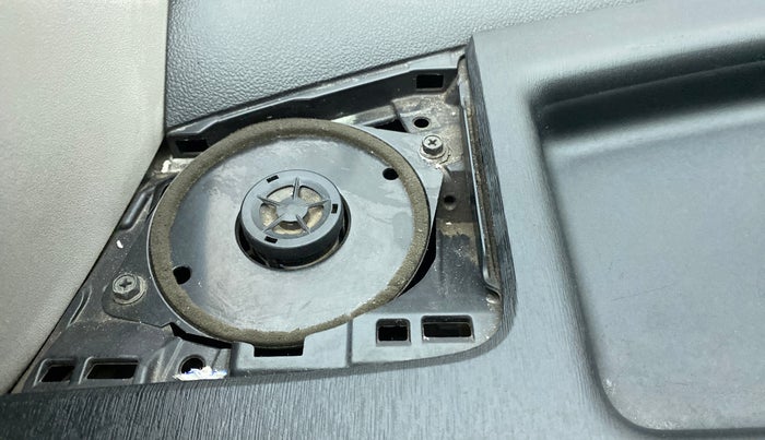 2012 Toyota Etios G, Petrol, Manual, 62,781 km, Infotainment system - Speaker cover missing