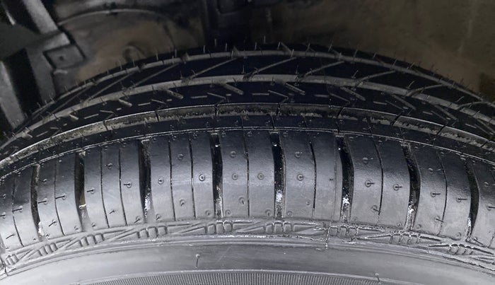 2015 Maruti Swift Dzire VDI, Diesel, Manual, 88,153 km, Left Front Tyre Tread