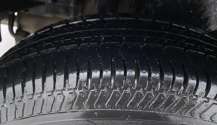 2015 Maruti Swift Dzire VDI, Diesel, Manual, 88,153 km, Right Rear Tyre Tread