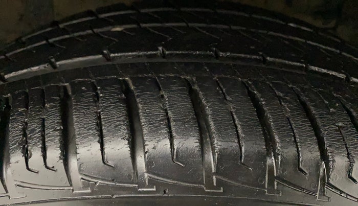 2016 Maruti Vitara Brezza VDI, Diesel, Manual, 58,646 km, Right Front Tyre Tread