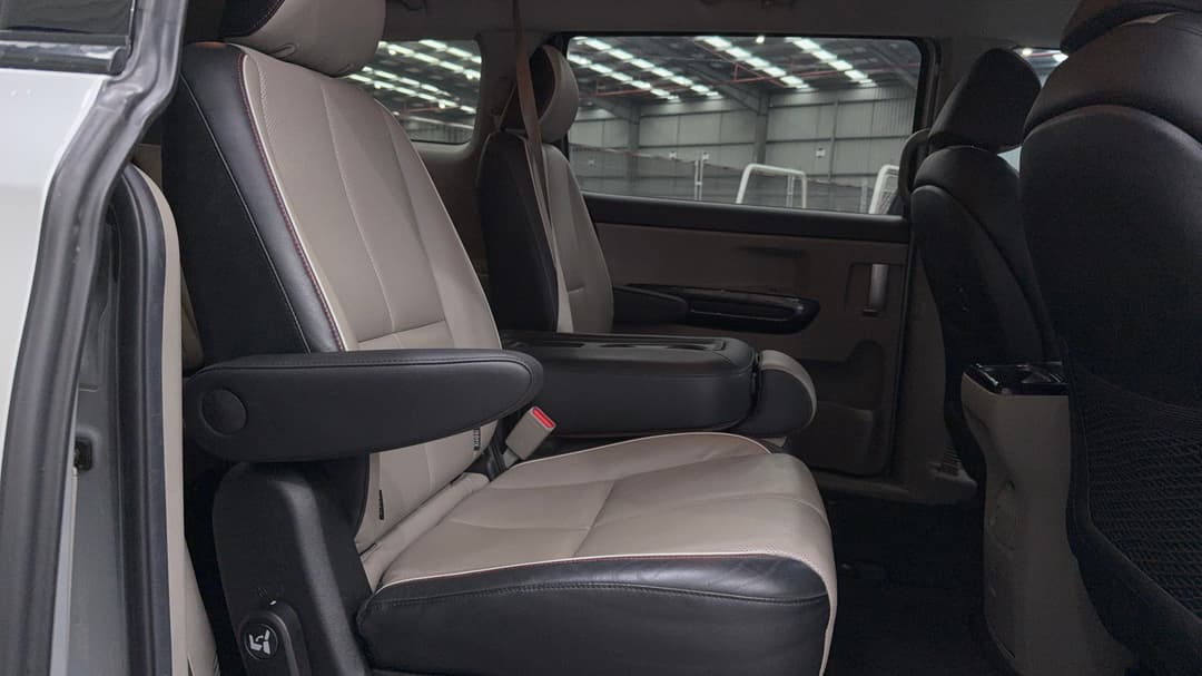 2019 Kia Carnival Sli, Automatic, 95917 km, Right Side Rear Door Cabin View