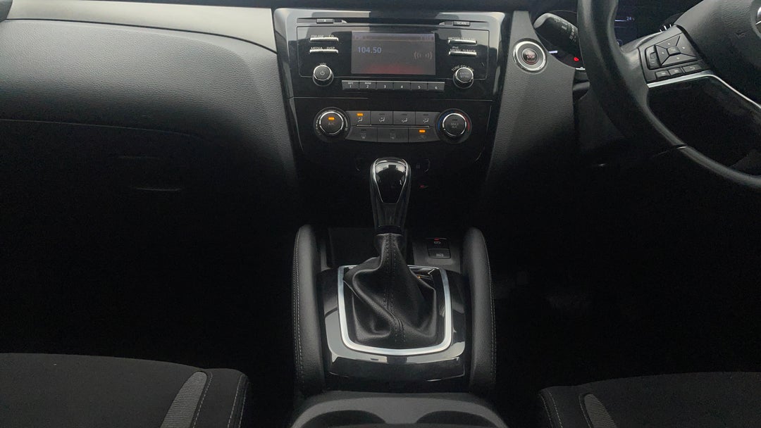 2018 Nissan Qashqai St, Automatic, 68382 km, Center Console