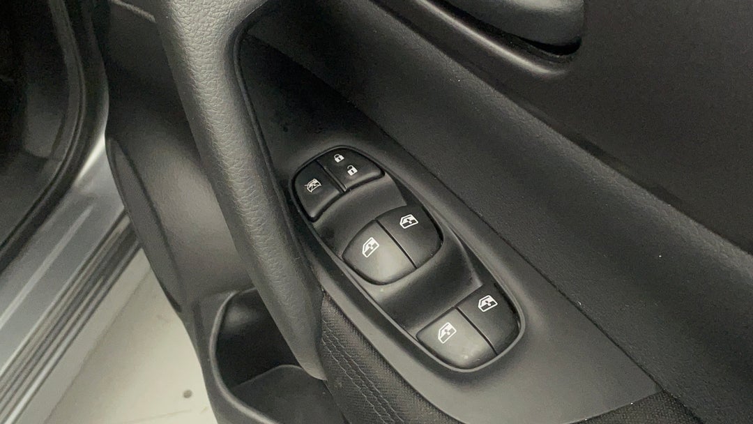 2018 Nissan Qashqai St, Automatic, 68382 km, Drivers Side Door Panel Controls