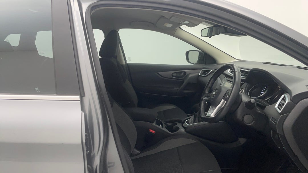 2018 Nissan Qashqai St, Automatic, 68382 km, Right Side Front Door Cabin View