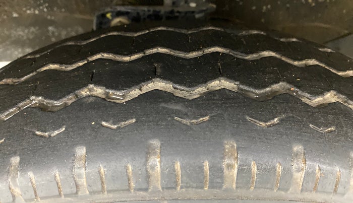 2019 Maruti Eeco 5 STR WITH AC PLUSHTR, Petrol, Manual, 18,653 km, Left Front Tyre Tread
