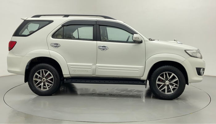 2013 Toyota Fortuner 3.0 AT 4X2, Diesel, Automatic, 1 km, Right Side