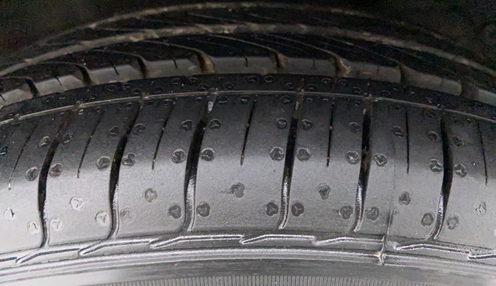 2018 Maruti Dzire ZDI Plus, Diesel, Manual, 52,002 km, Right Front Tyre Tread