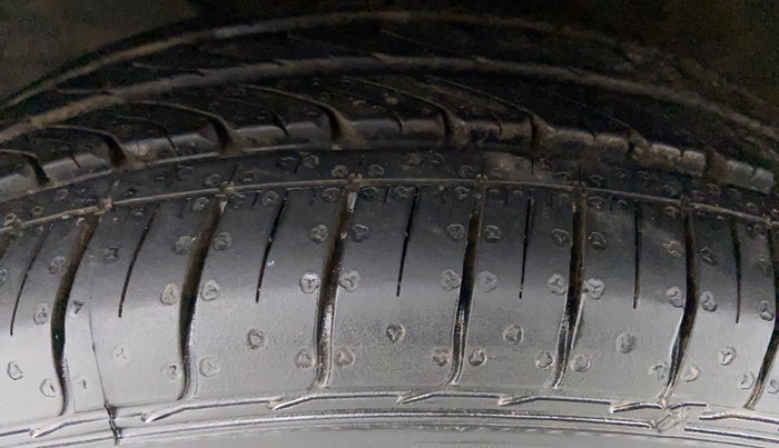 2018 Maruti Dzire ZDI Plus, Diesel, Manual, 52,002 km, Left Front Tyre Tread