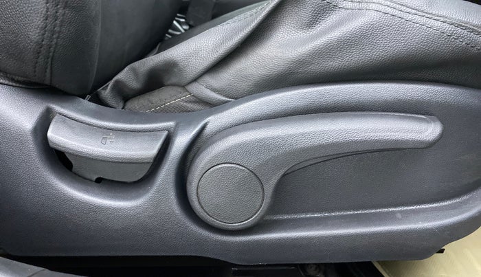 2015 Hyundai Elite i20 ASTA 1.2, Petrol, Manual, 67,254 km, Driver Side Adjustment Panel