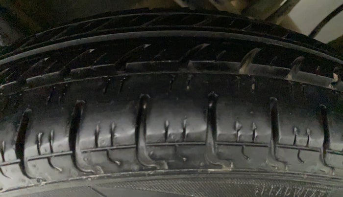 2016 Datsun Redi Go S, Petrol, Manual, 42,903 km, Left Front Tyre Tread