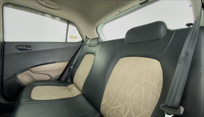 2017 Hyundai Grand i10 MAGNA AT 1.2 KAPPA VTVT, Petrol, Automatic, 40,993 km, Right Side Rear Door Cabin