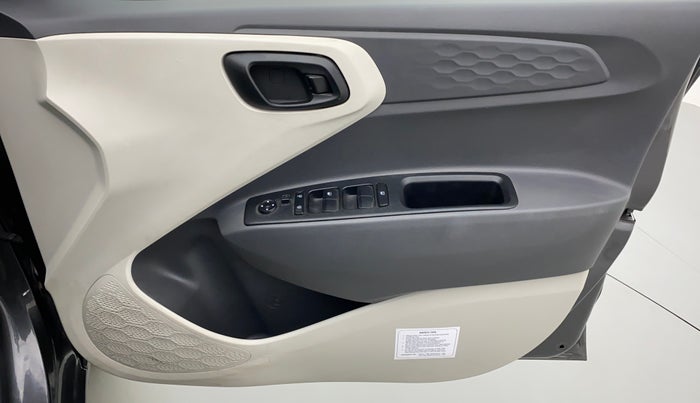 2021 Hyundai AURA S CNG, CNG, Manual, 35,714 km, Driver Side Door Panels Control