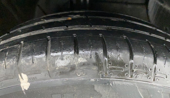 2021 Hyundai AURA S CNG, CNG, Manual, 35,714 km, Right Front Tyre Tread