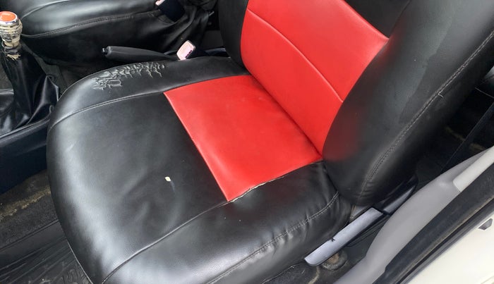 2011 Toyota Etios G, Petrol, Manual, 85,630 km, Front left seat (passenger seat) - Cover slightly torn