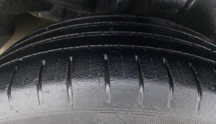 2018 Maruti Ciaz ALPHA 1.5 AT SHVS, Petrol, Automatic, 48,569 km, Right Rear Tyre Tread
