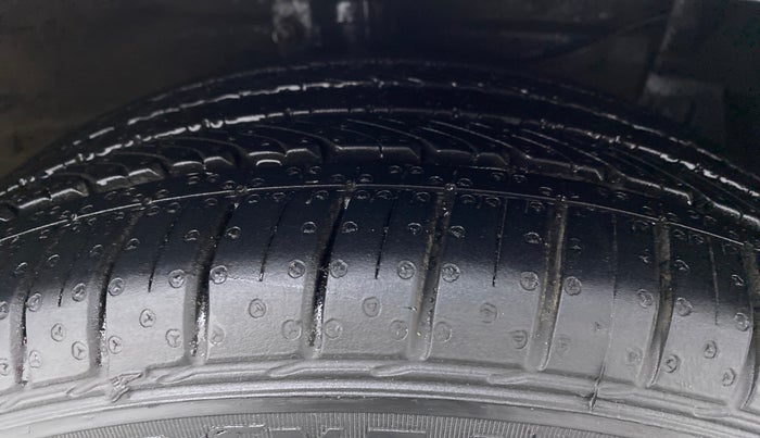 2018 Maruti Ciaz ALPHA 1.5 AT SHVS, Petrol, Automatic, 48,569 km, Right Front Tyre Tread