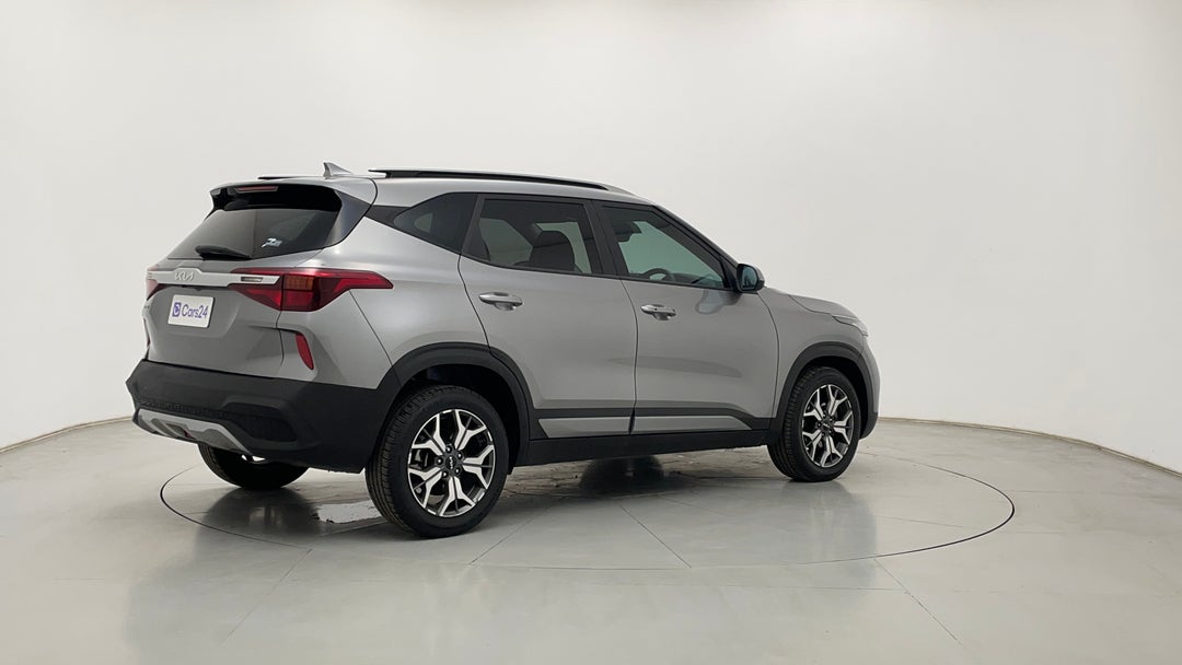 Right Back Diagonal (45- Degree) View