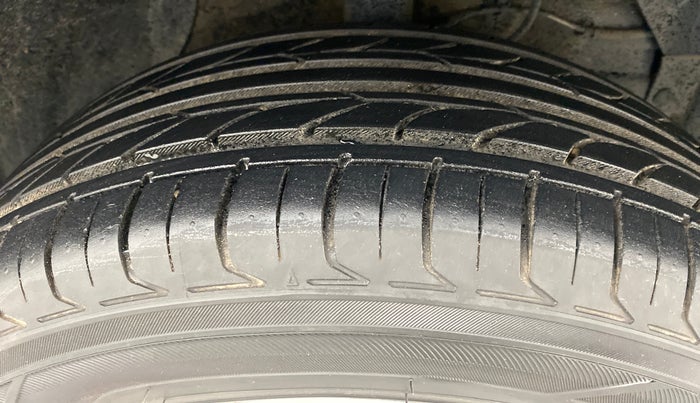2016 Maruti Vitara Brezza ZDI, Diesel, Manual, 34,912 km, Right Front Tyre Tread