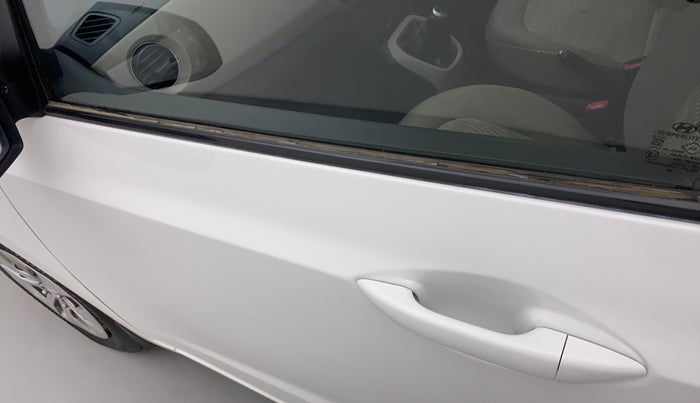 2017 Hyundai Xcent S 1.2, Petrol, Manual, 68,707 km, Front passenger door - Weather strip has minor damage