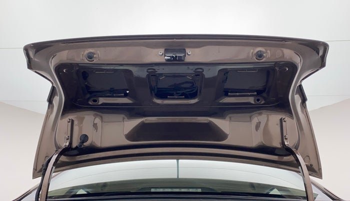 2016 Volkswagen Ameo HIGHLINE1.2L, Petrol, Manual, 53,389 km, Boot Door Open