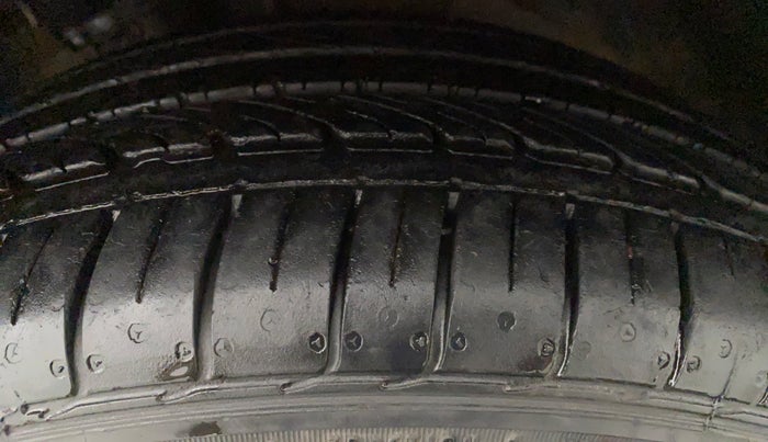 2015 Hyundai Elite i20 ASTA 1.2, Petrol, Manual, 49,358 km, Left Front Tyre Tread