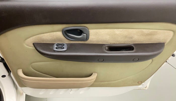 2011 Hyundai Santro Xing GL PLUS, Petrol, Manual, 58,503 km, Driver Side Door Panels Control
