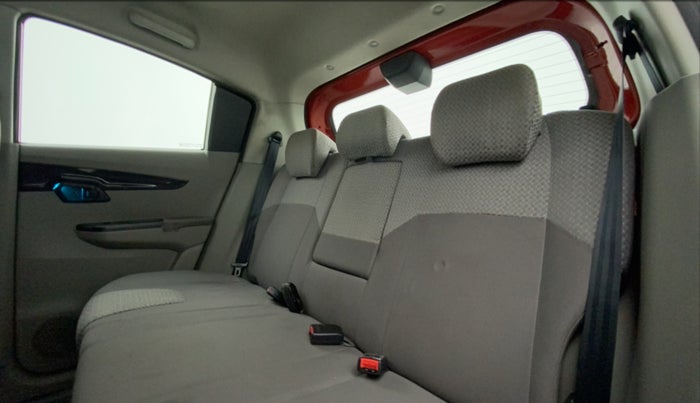 2016 Mahindra Kuv100 K8 6 STR, Petrol, Manual, 43,972 km, Right Side Rear Door Cabin