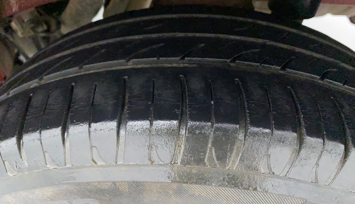 2016 Mahindra Kuv100 K8 6 STR, Petrol, Manual, 43,972 km, Left Rear Tyre Tread