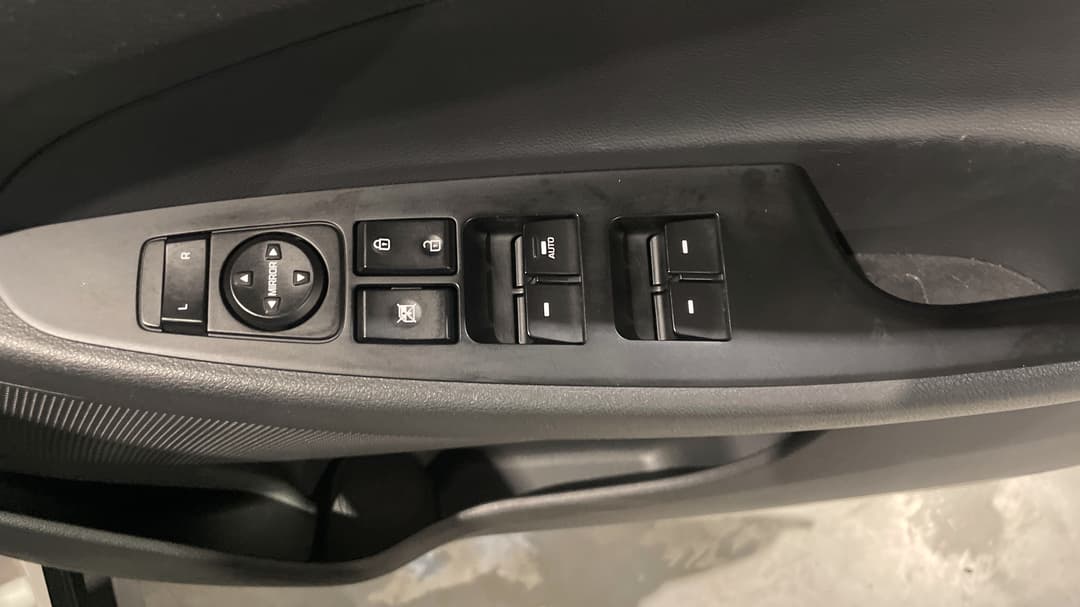 2017 Hyundai Tucson Active (FWD), Manual, 75212 km, Drivers Side Door Panel Controls