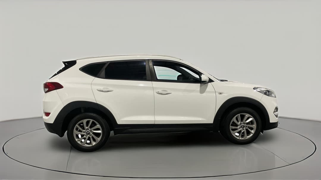 2017 Hyundai Tucson Active (FWD), Manual, 75212 km, Right Side View
