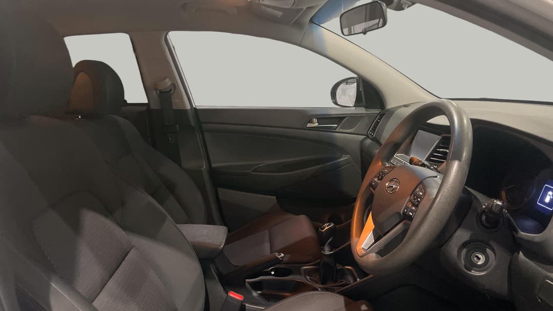 2017 Hyundai Tucson Active (FWD), Manual, 75212 km, Right Side Front Door Cabin View