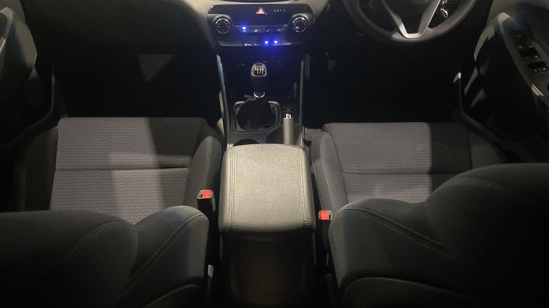 2017 Hyundai Tucson Active (FWD), Manual, 75212 km, Center Console