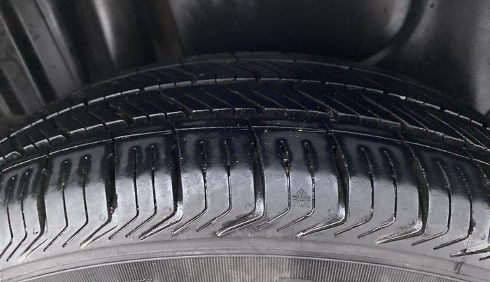 2015 Maruti Swift Dzire VDI ABS, Diesel, Manual, 67,395 km, Right Rear Tyre Tread